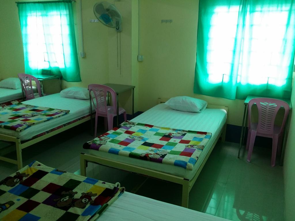 T Venus Hostel Yangon Room photo