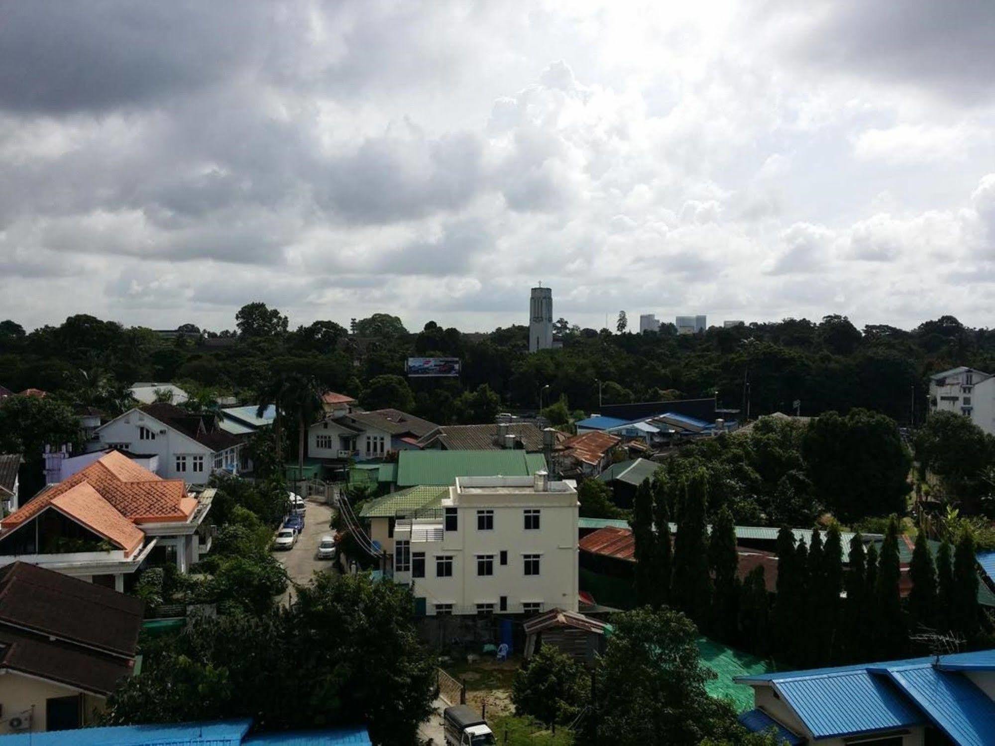 T Venus Hostel Yangon Exterior photo