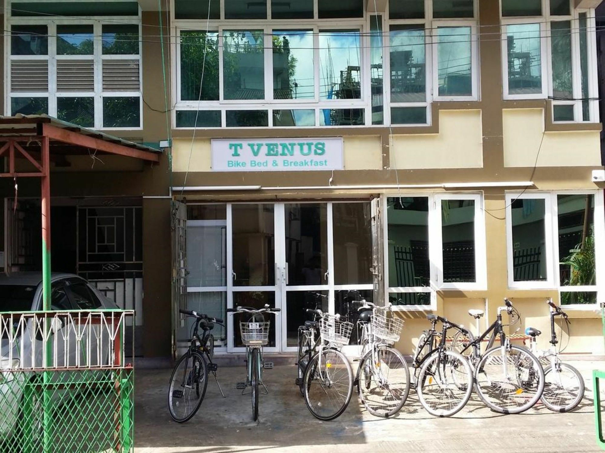 T Venus Hostel Yangon Exterior photo